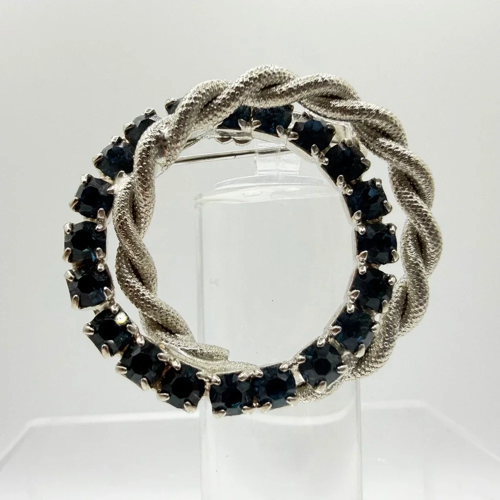 Vintage Silver Tone Blue Rhinestone Twisted Rope Wreath Pin Brooch 1.5 Inch